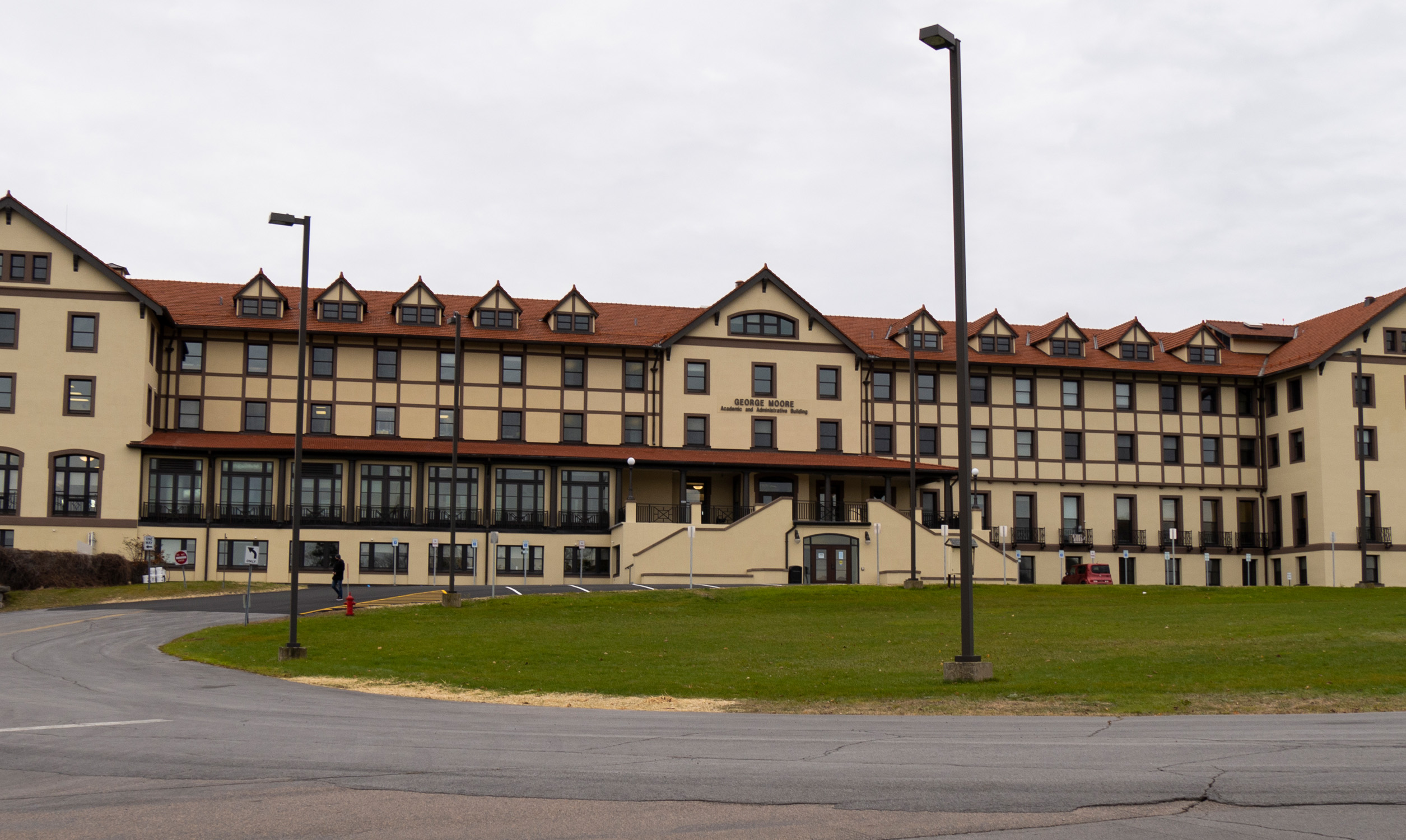 See how this historic school modernized its façade while preserving the original aesthetic in this exterior restoration. 