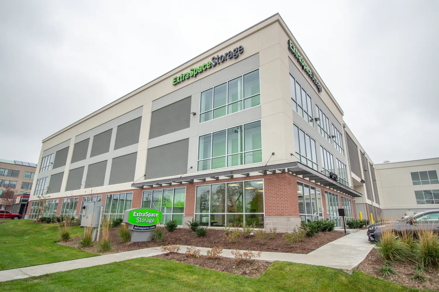 Dryvit EIFS cladding achieved the desired look of masonry with the light weight needed for the design. 